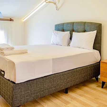 Angeles - Marinada , Denize Sifir Sitede Vilă